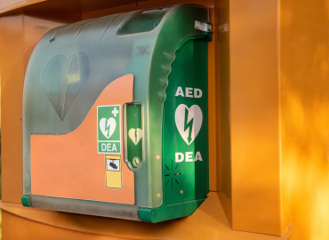 Defibrylator – poznaj urządzenie, które może uratować życie