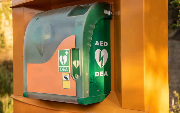 Defibrylator – poznaj urządzenie, które może uratować życie